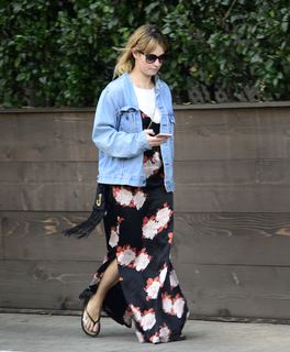 Lily James feet photo thumbnail