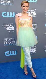 Kiernan Shipka feet photo 1