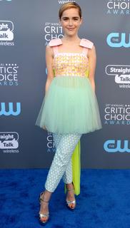 Kiernan Shipka feet photo 3