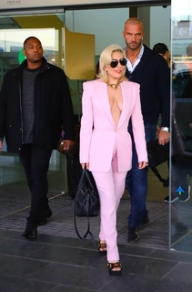 Lady Gaga feet photo thumbnail