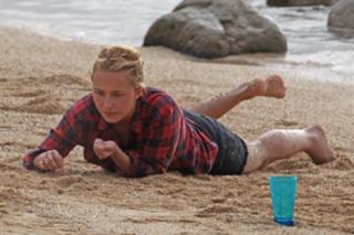 Hayden Panettiere feet photo thumbnail