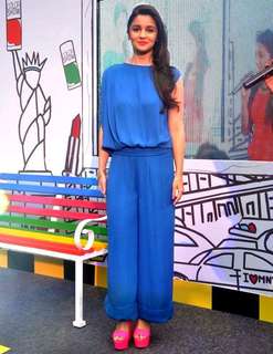 Alia Bhatt feet photo thumbnail
