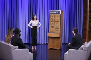 Gal Gadot feet photo thumbnail
