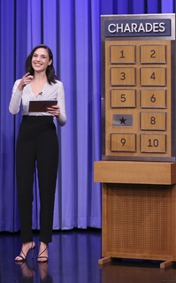 Gal Gadot feet photo thumbnail