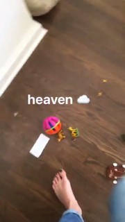 Emily Osment feet photo thumbnail