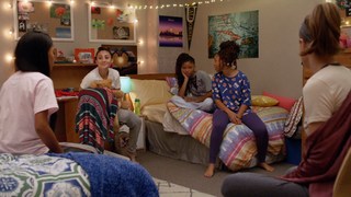 Chloe Bailey feet photo thumbnail