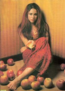 Shakira feet photo thumbnail
