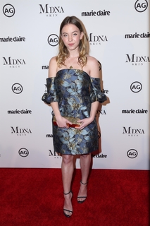 Sydney Sweeney feet photo thumbnail