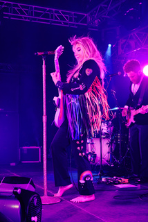 Kesha feet photo thumbnail
