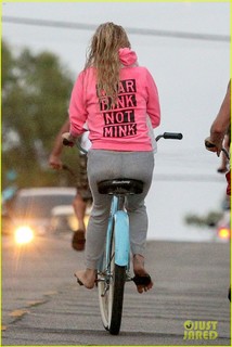 Kesha feet photo thumbnail