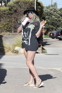 Kesha feet photo thumbnail