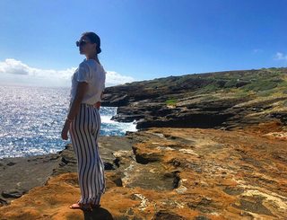 Isis Valverde feet photo thumbnail