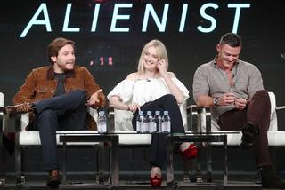 Dakota Fanning feet photo thumbnail