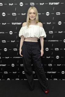 Dakota Fanning feet photo thumbnail