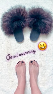 Athina Oikonomakou feet photo thumbnail