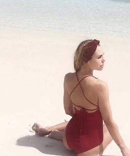 Ilary Blasi feet photo thumbnail