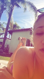 Emily Osment feet photo thumbnail