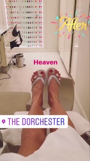 Cat Deeley feet photo thumbnail