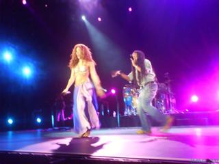 Shakira feet photo thumbnail