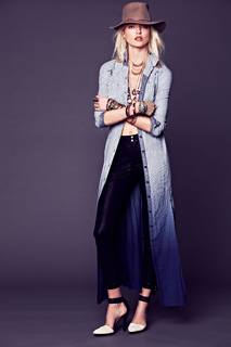Martha Hunt feet photo thumbnail