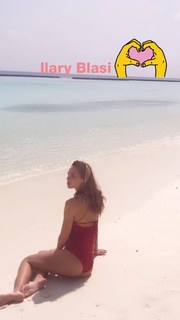 Ilary Blasi feet photo thumbnail