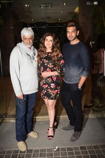 Zareen Khan feet photo thumbnail