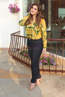 Zareen Khan feet photo thumbnail