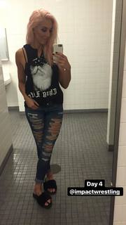Chelsea Green feet photo thumbnail