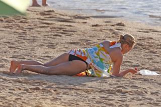 Hayden Panettiere feet photo thumbnail