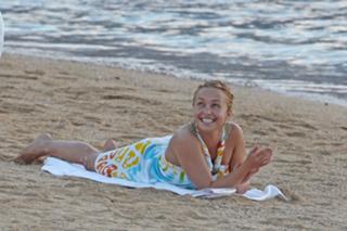 Hayden Panettiere feet photo thumbnail