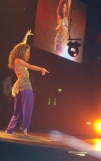 Shakira feet photo thumbnail