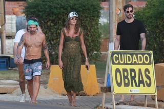 Izabel Goulart feet photo thumbnail