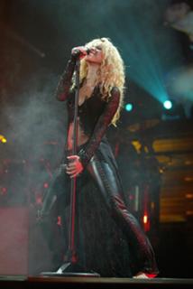 Shakira feet photo thumbnail