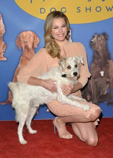 Rebecca Romijn feet photo thumbnail