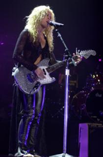 Shakira feet photo thumbnail