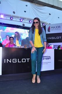 Sonakshi Sinha feet photo thumbnail