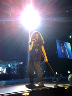 Shakira feet photo thumbnail