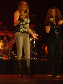 Shakira feet photo thumbnail