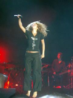 Shakira feet photo thumbnail