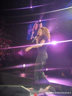 Shakira feet photo thumbnail