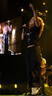 Shakira feet photo thumbnail