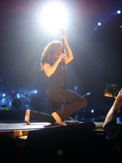 Shakira feet photo thumbnail