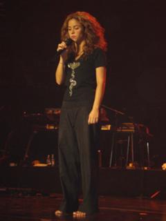 Shakira feet photo thumbnail