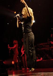 Shakira feet photo thumbnail