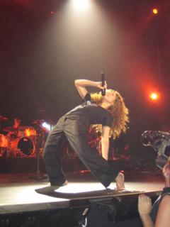 Shakira feet photo thumbnail