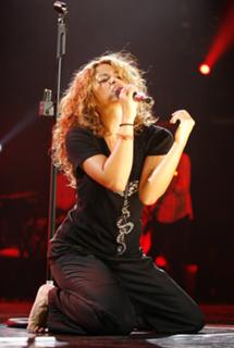 Shakira feet photo thumbnail