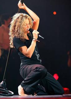 Shakira feet photo thumbnail