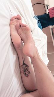 Alaine Crissiê feet photo thumbnail