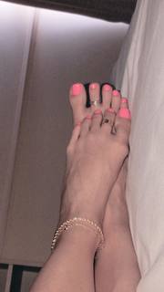 Alaine Crissiê feet photo thumbnail