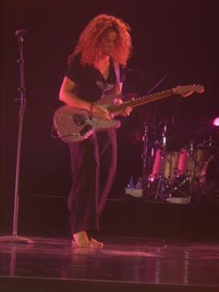 Shakira feet photo thumbnail